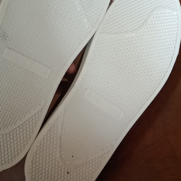 Minnetonka shoes - Picture 3 of 5